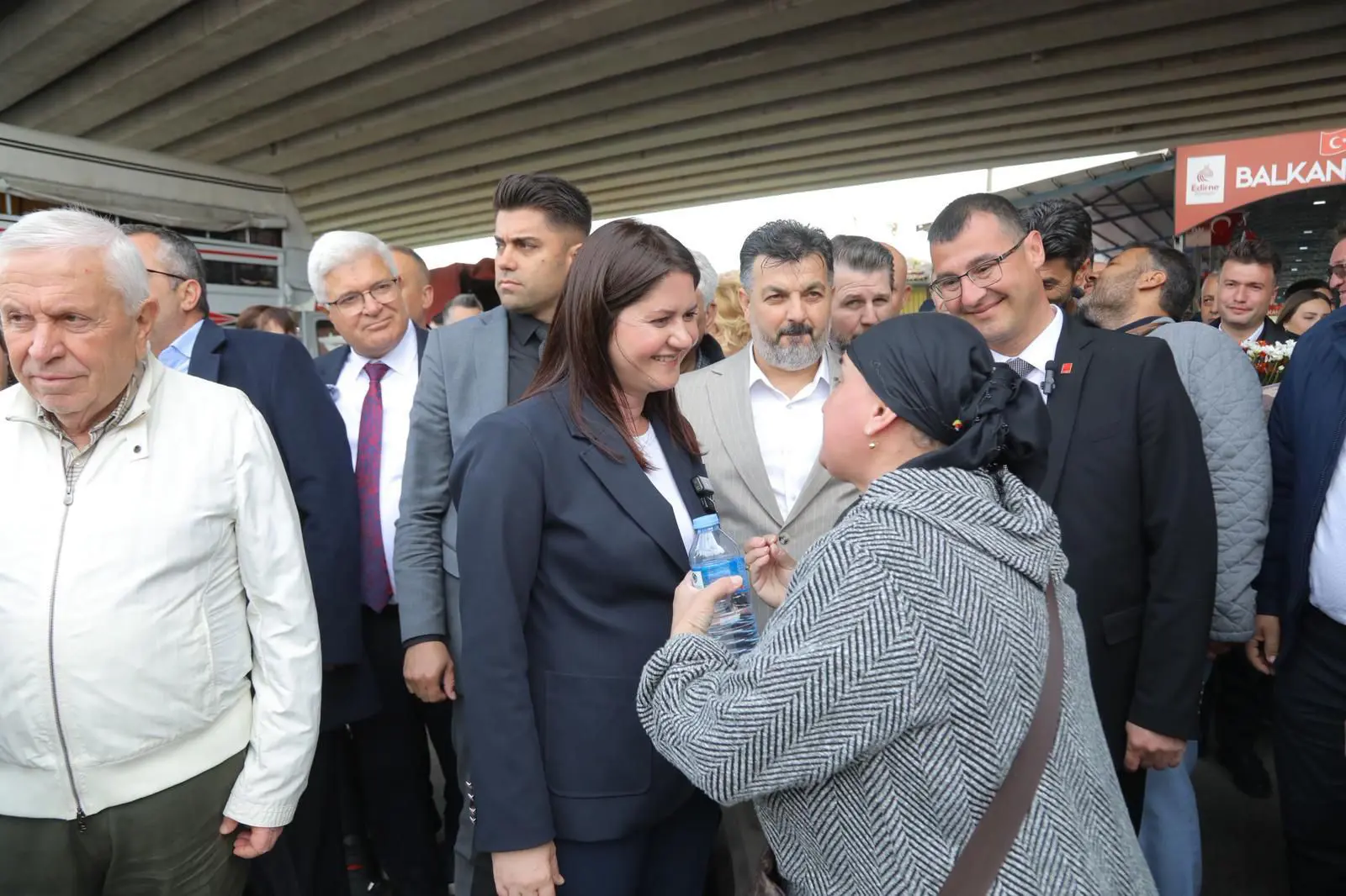 BALKAN PAZARI YENİ YÜZÜYLE HİZMETE BAŞLADI galeri görseli